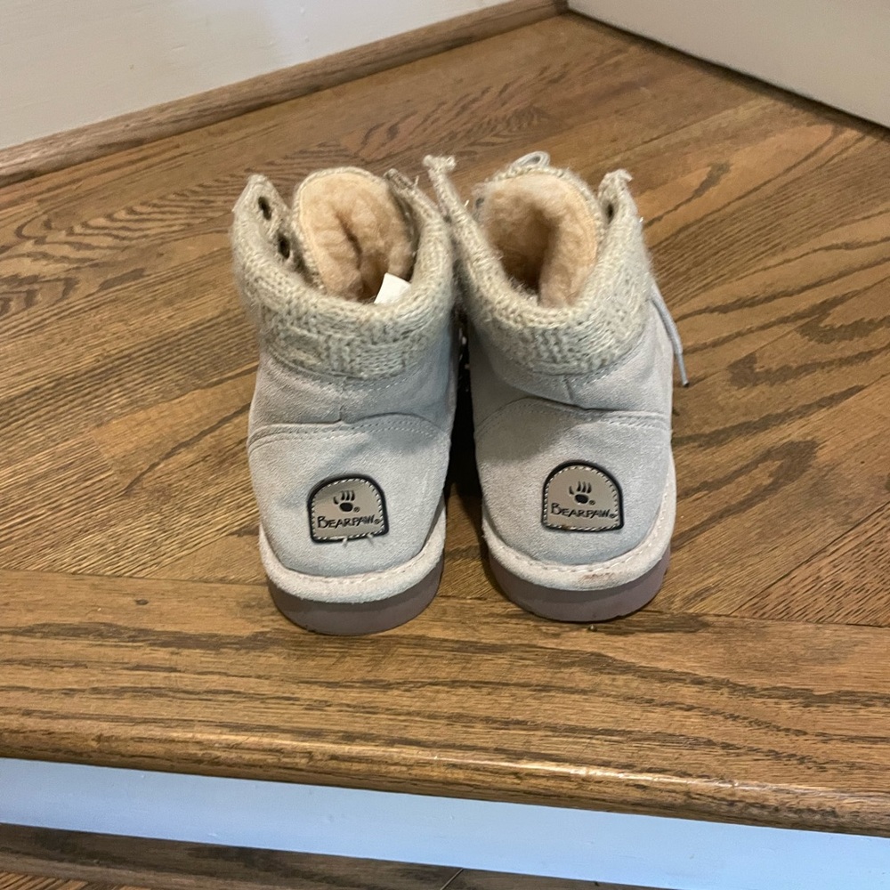 Beige bear paw winter boots